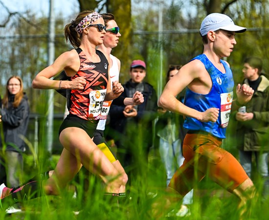 Nederlandse topatlete Jill Holterman aan de start Utrecht Science Park Halve Marathon Utrecht